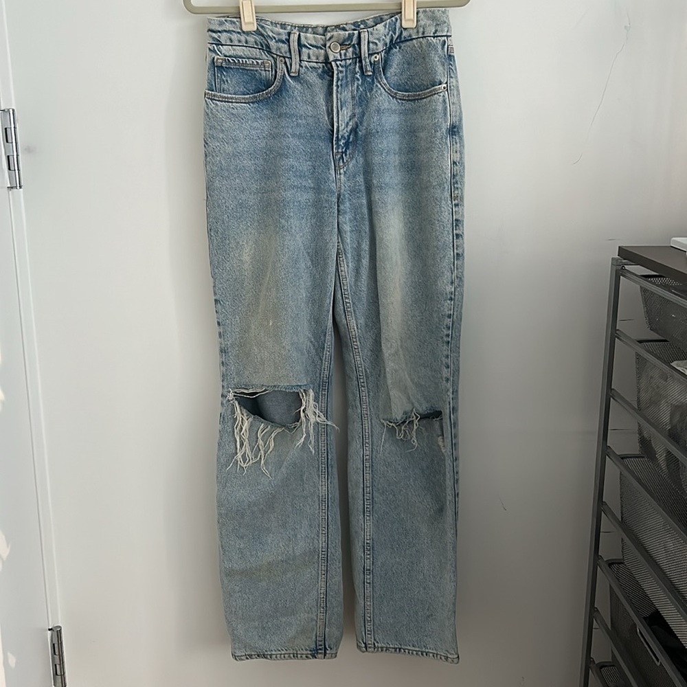 Good American Light Wash Straight Leg Jeans with Knee Rips